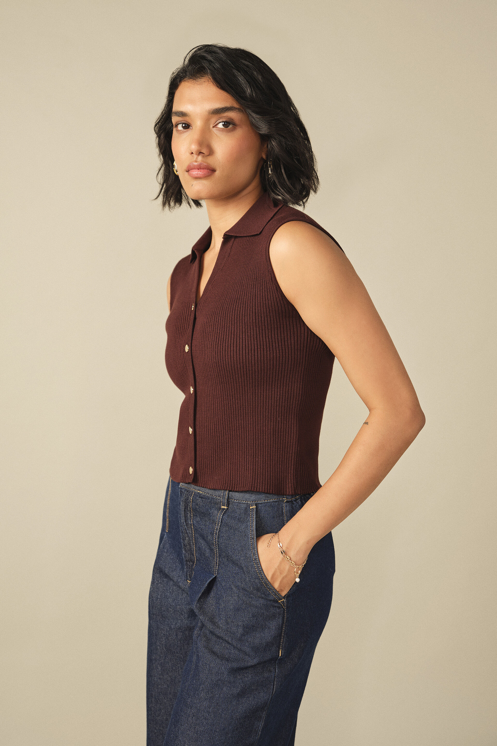Collared Sleeveless T-shirt in Brown, Brown, image 4